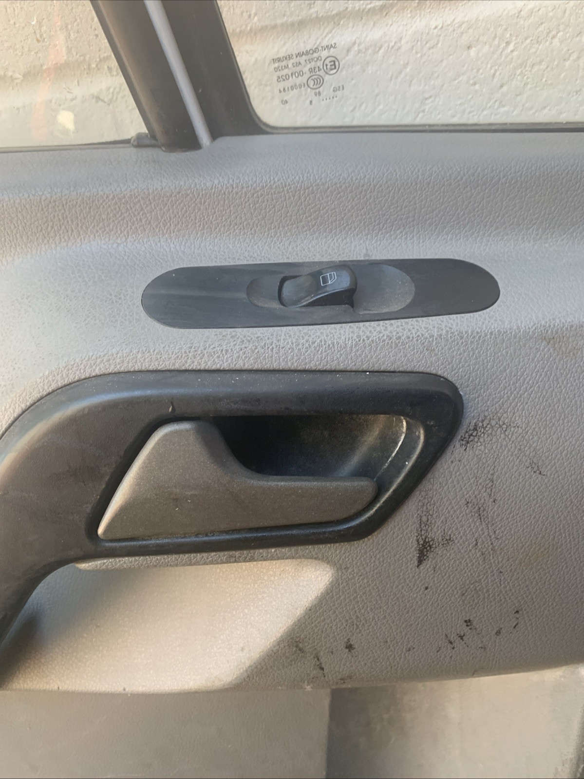MERCEDES SPRINTER FRONT DOOR LH PASSENGER SIDE WHITE