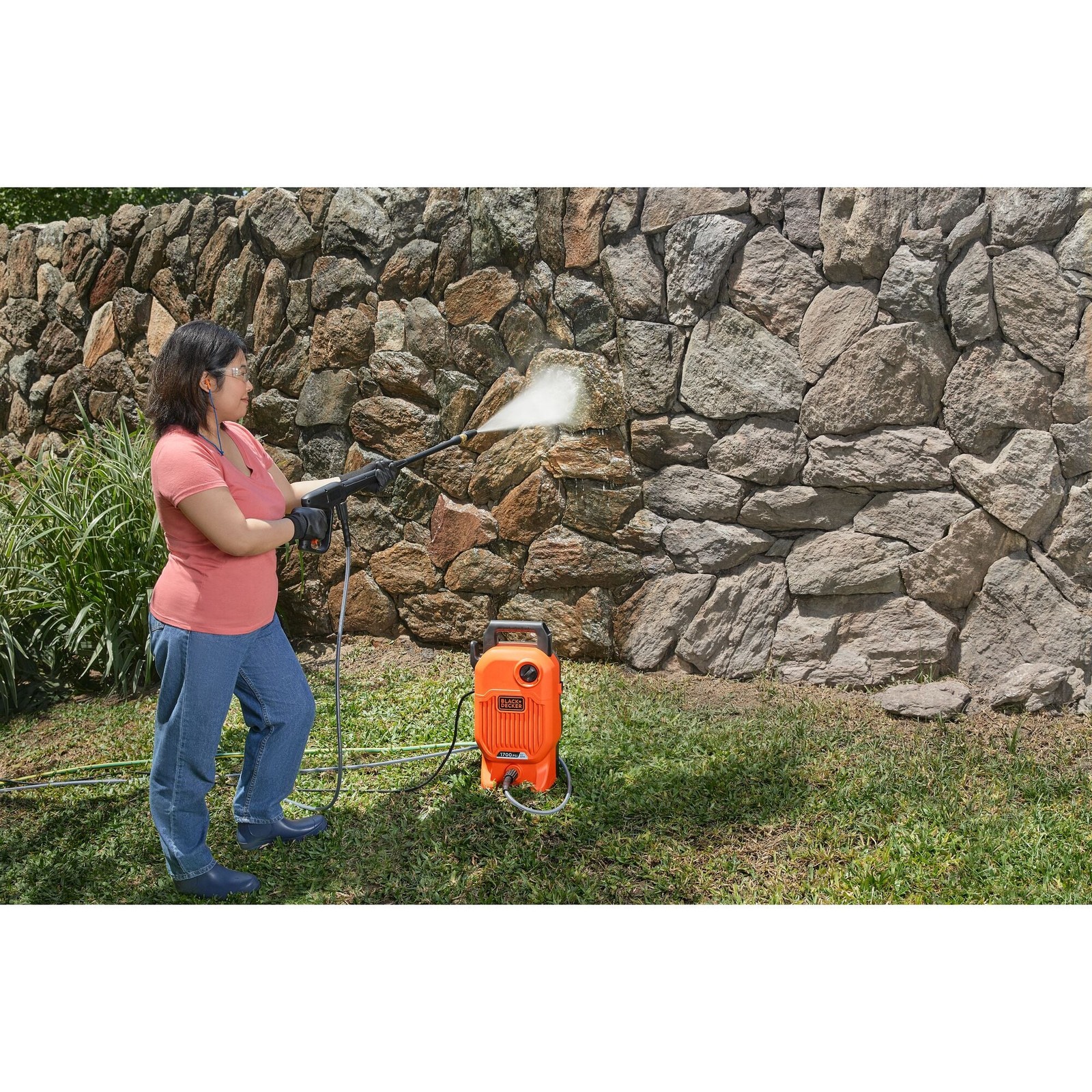 BLACK+DECKER Electric Cold Water Pressure Washer (1,700 PSI/1.2 gpm) – BEPW1700