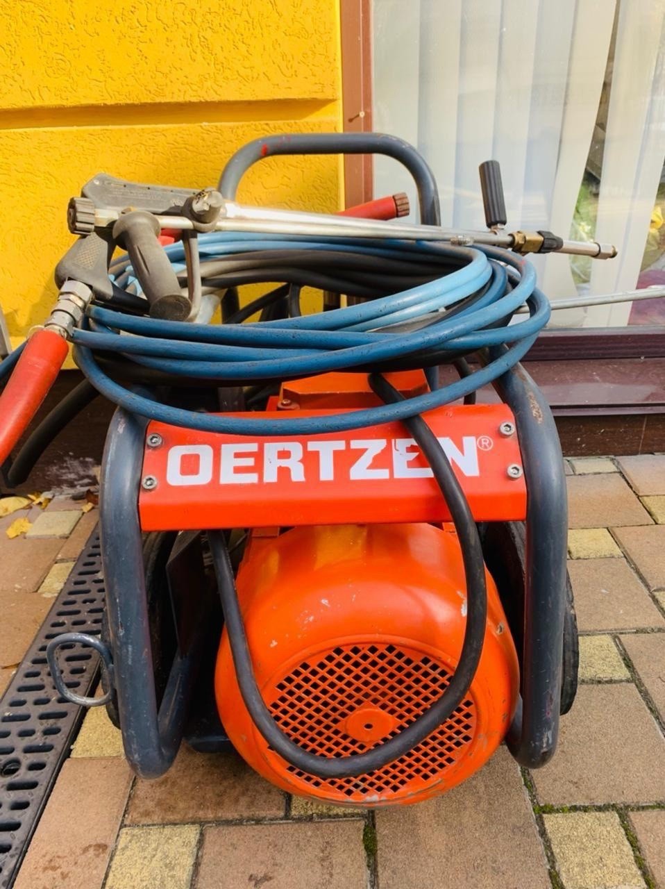 Oertzen E 400 Corded Electric Cold Water Pressure Washer Red/Black w/Gun Hose