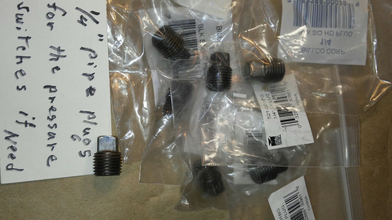 Lot of 7 BILCO 1/4″ Black, Square HD Pipe Plugs for Pressure Switches – New