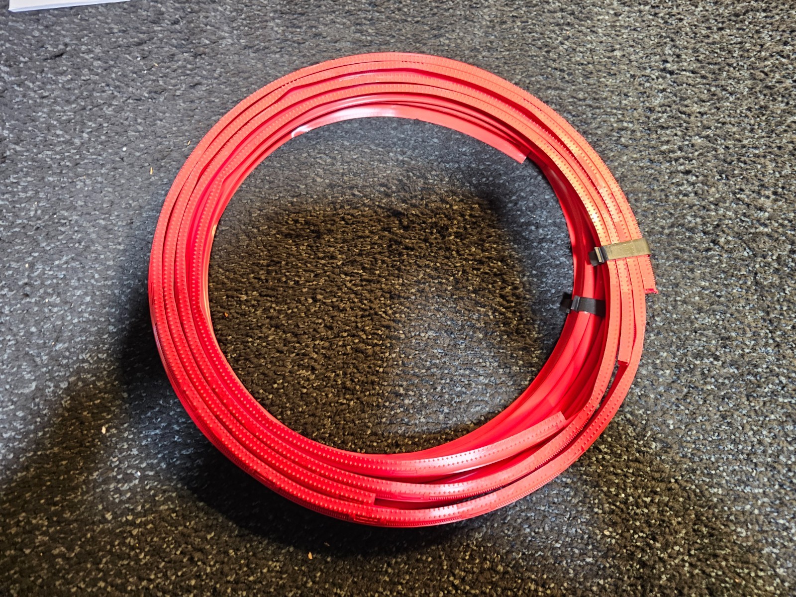 AlloyGator Red Rim Protector for Car Wheels (Fits 12-24″ Wheel Diameter)
