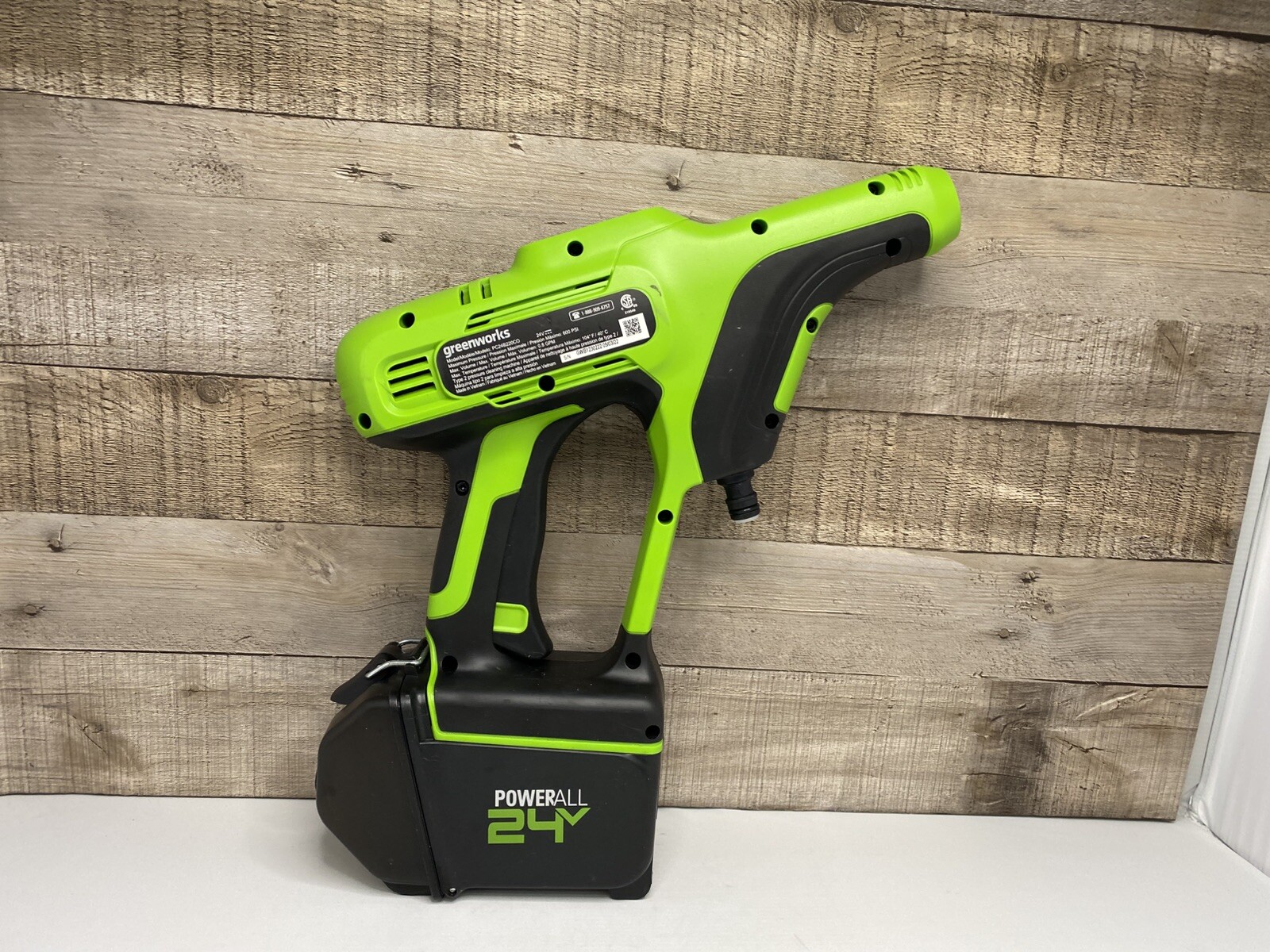 Greenworks 24V 600 PSI Pressure Washer Cordless Power Cleaner w/ (2) Batteries