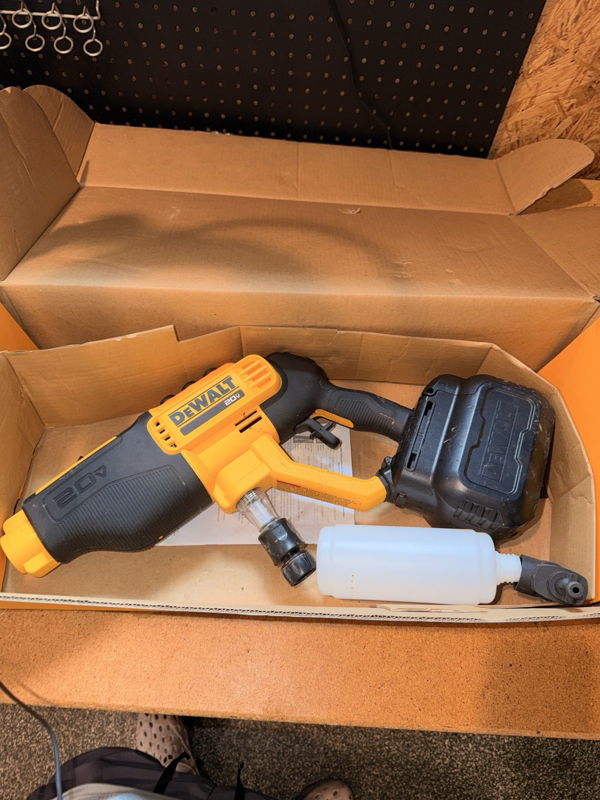 USED DEWALT 20V MAX 550 PSI cordless power CLEANER (Tool only) (DCPW550B)