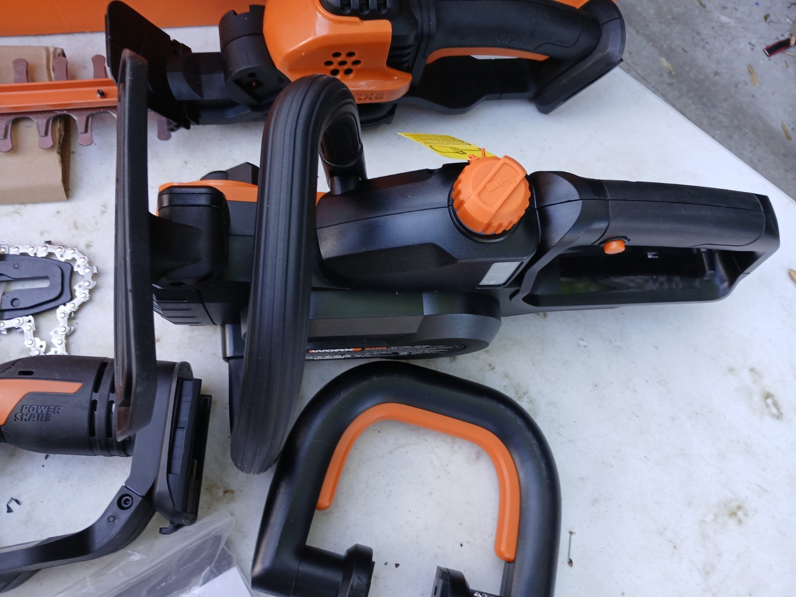 NEW OPEN BOX WORX WG937 20V 3-IN-1 KIT 22″ TRIMMER, 5″ PRUNE SAW 10″ CHAINSAW