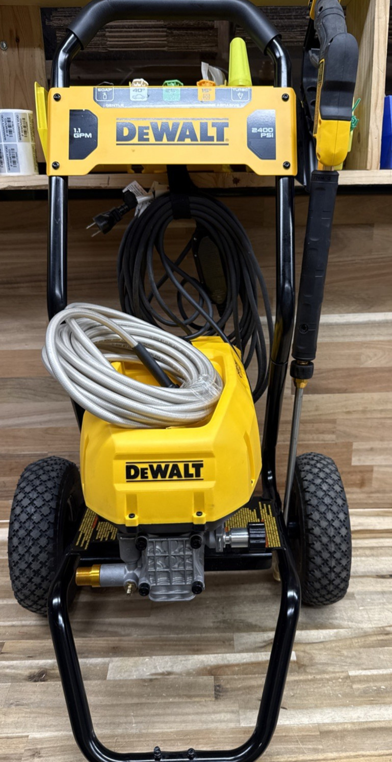 DEWALT Electric Pressure Washer 2400-PSI, 1.1-GPM missing soap container – Read
