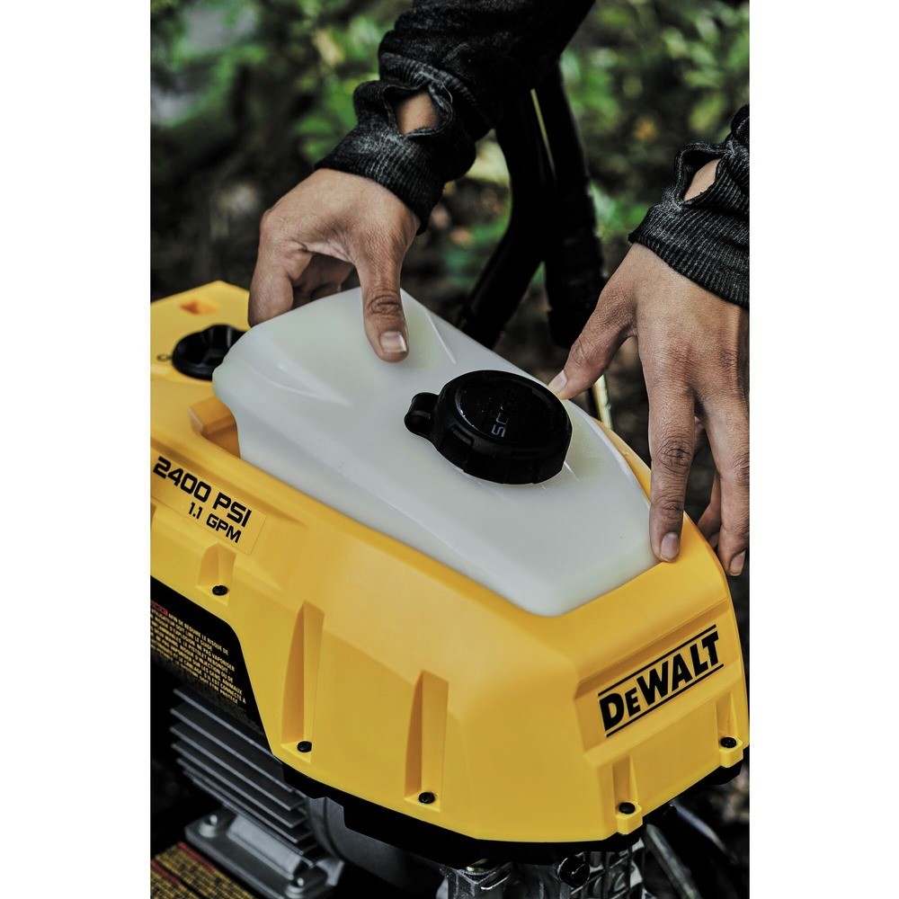 DEWALT DWPW2400R 13 Amp 2400 PSI 1.1 GPM Cold Press Washer Certified Refurbished