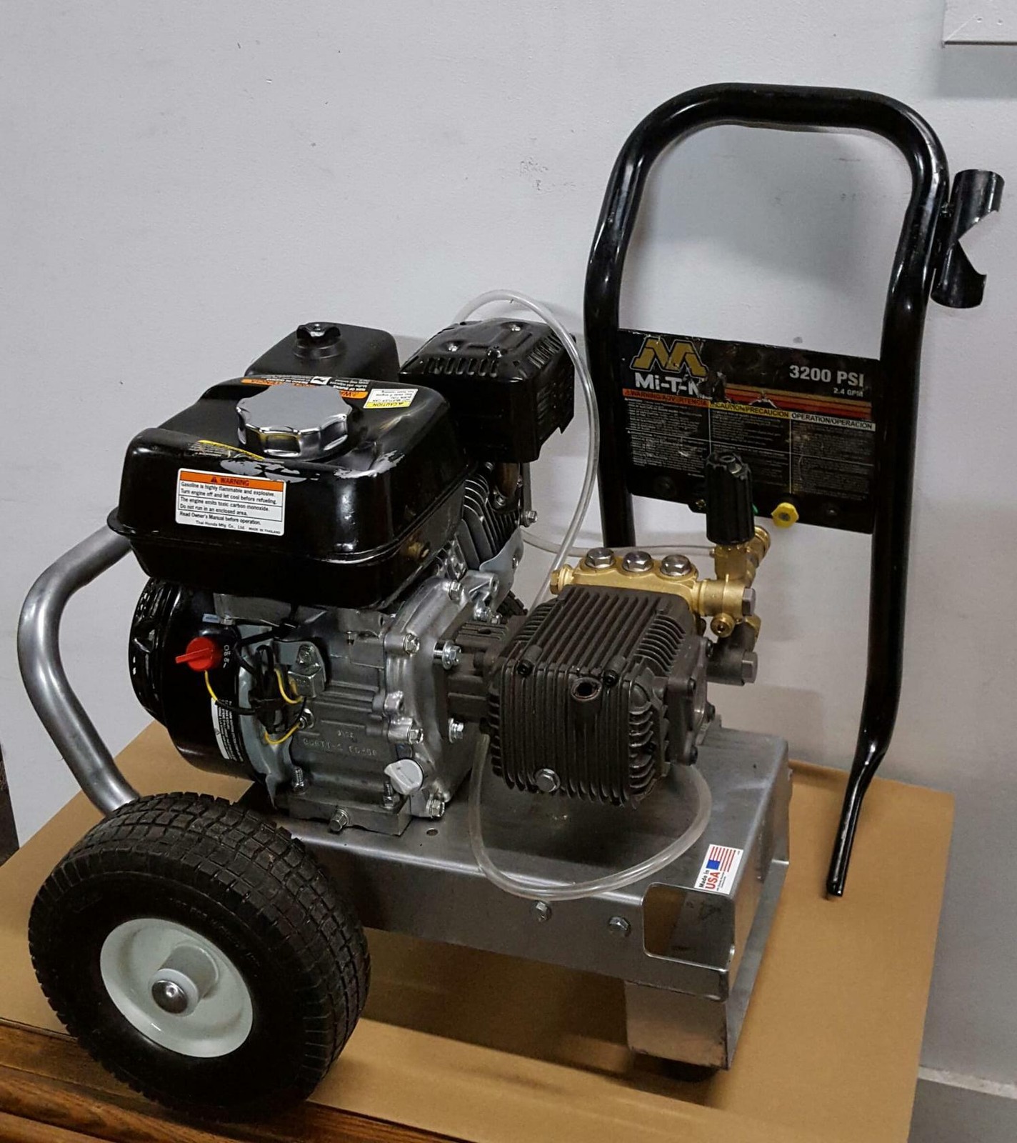 Mi T M-WP-3200-0MHB 3200 PSI @ 2.4 gpm Pressure Washer