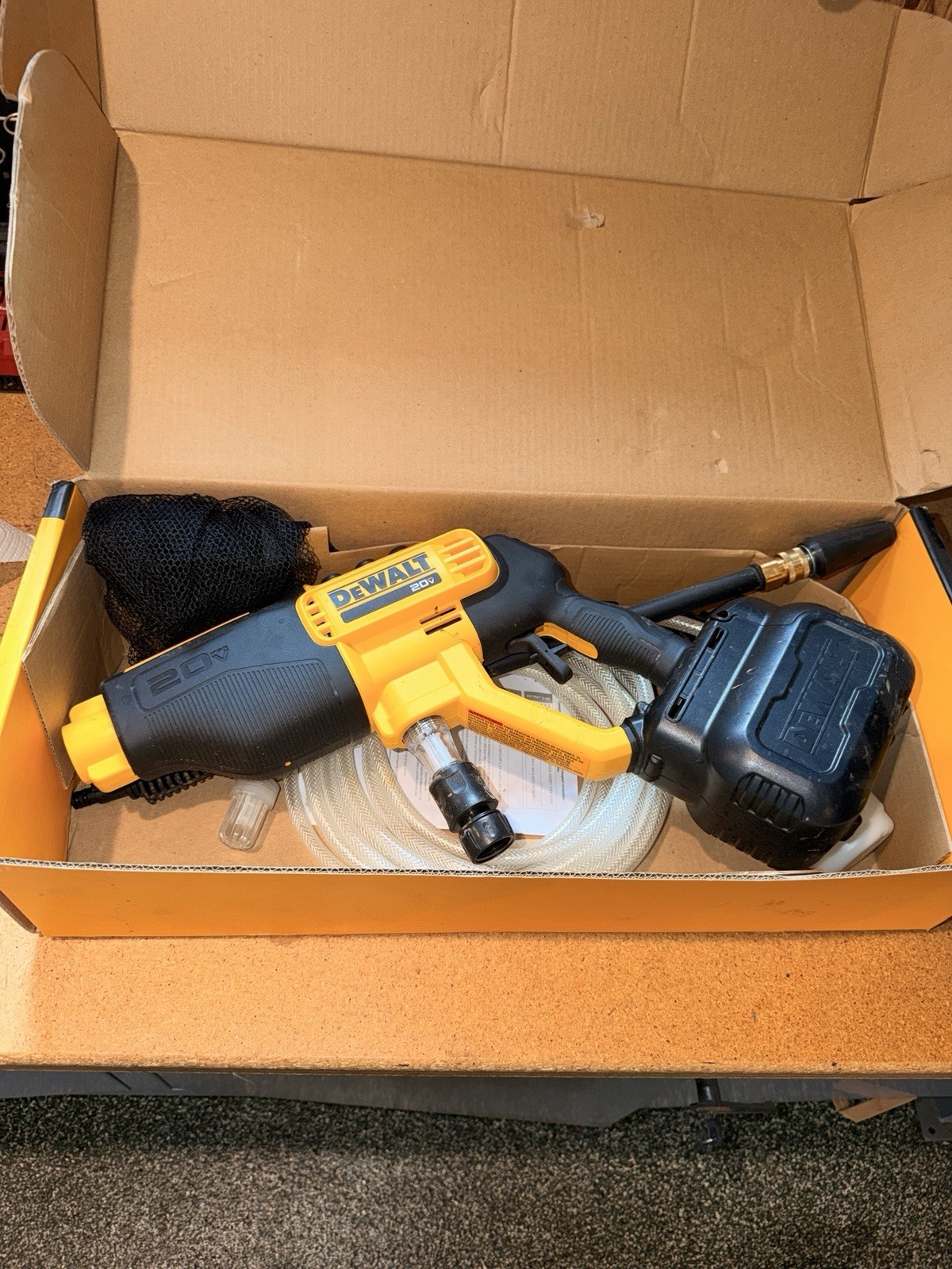 USED DEWALT 20V MAX 550 PSI cordless power CLEANER (Tool only) (DCPW550B)