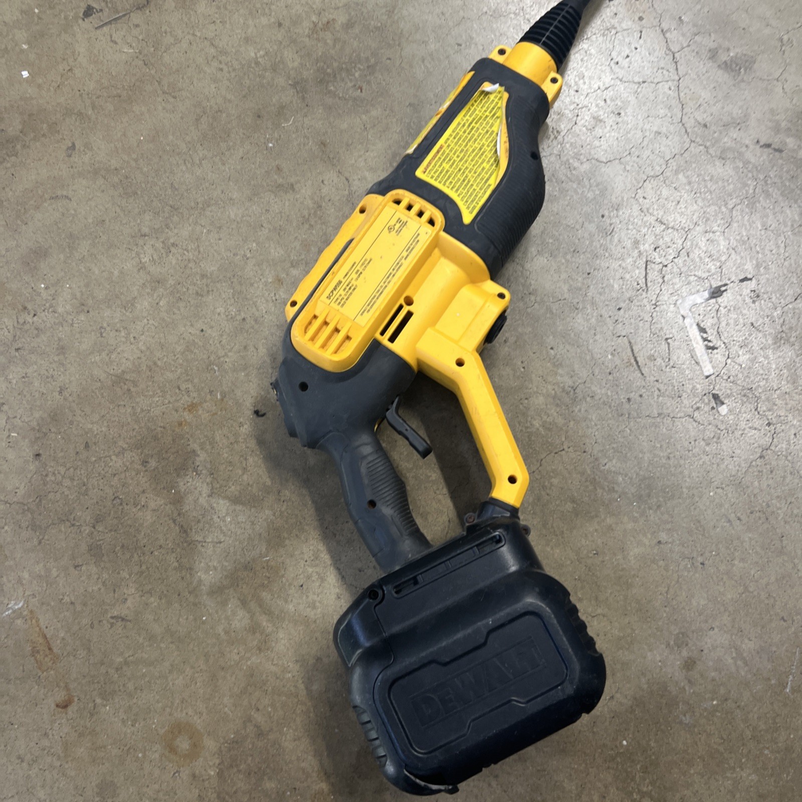 USED DEWALT DCPW550 20V Cordless 550PSI COLD WATER PRESSURE WASHER (QUI003319)