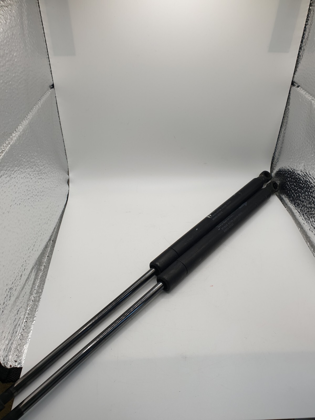 Toyota Yaris Mk2 2008 Tailgate Boot Struts Set Of Two 689500D020