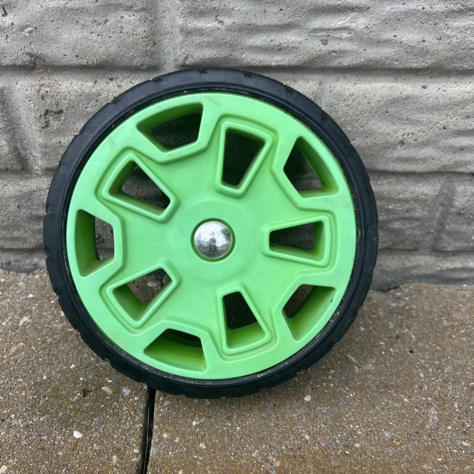 Replacement part for Greenworks GPW1800 1800 PSI Elect Pressure Washer WHEEL