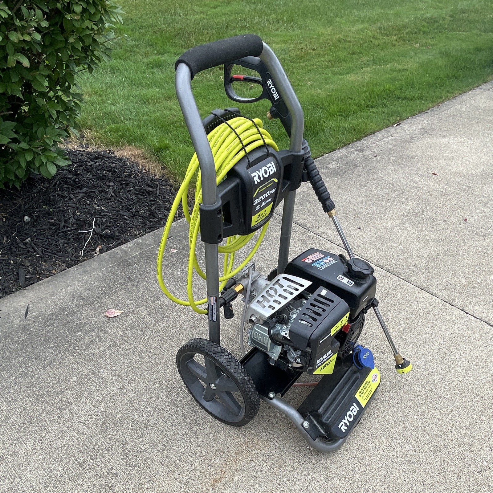 Ryobi 3200 PSI 2.3 GPM Gas Pressure Washer 196cc 4-Stroke Hose Reel