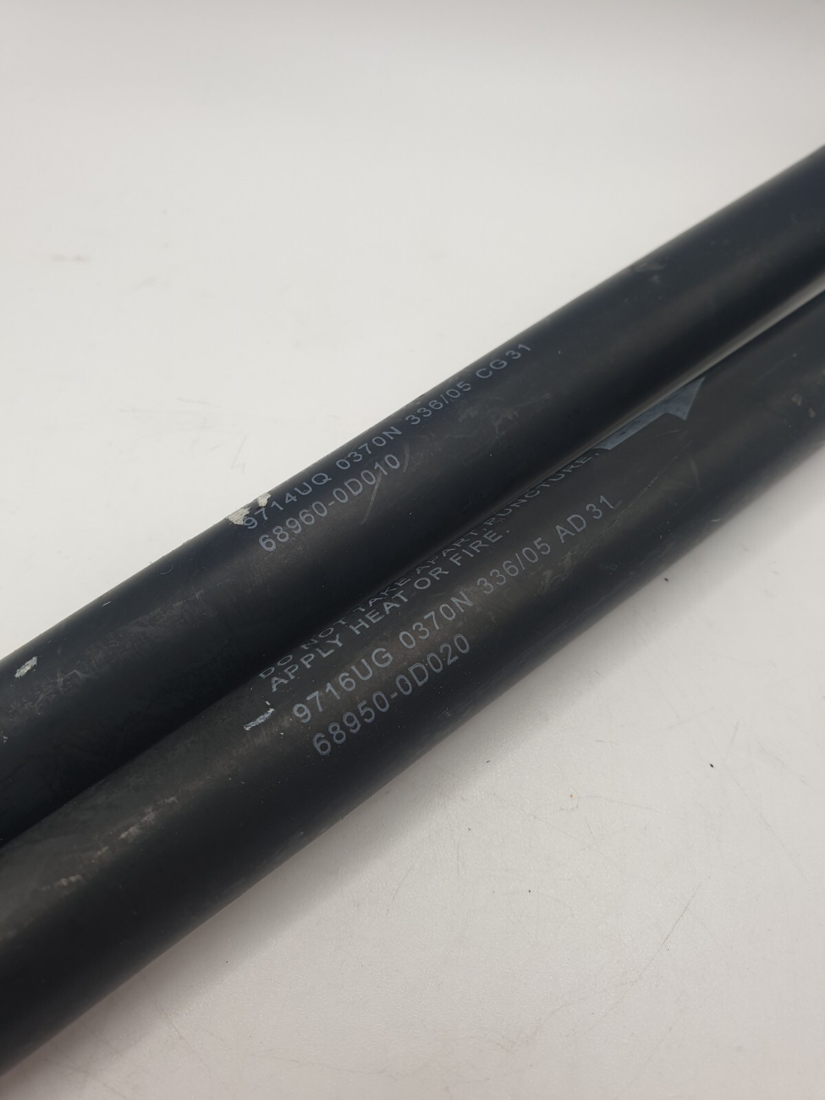 Toyota Yaris Mk2 2008 Tailgate Boot Struts Set Of Two 689500D020