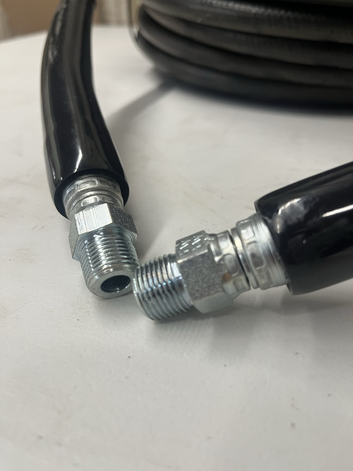 100′ 3/8″ 1-Wire 4,500 PSI Smooth Skin Black Pressure Washer Hose Swivel Ends