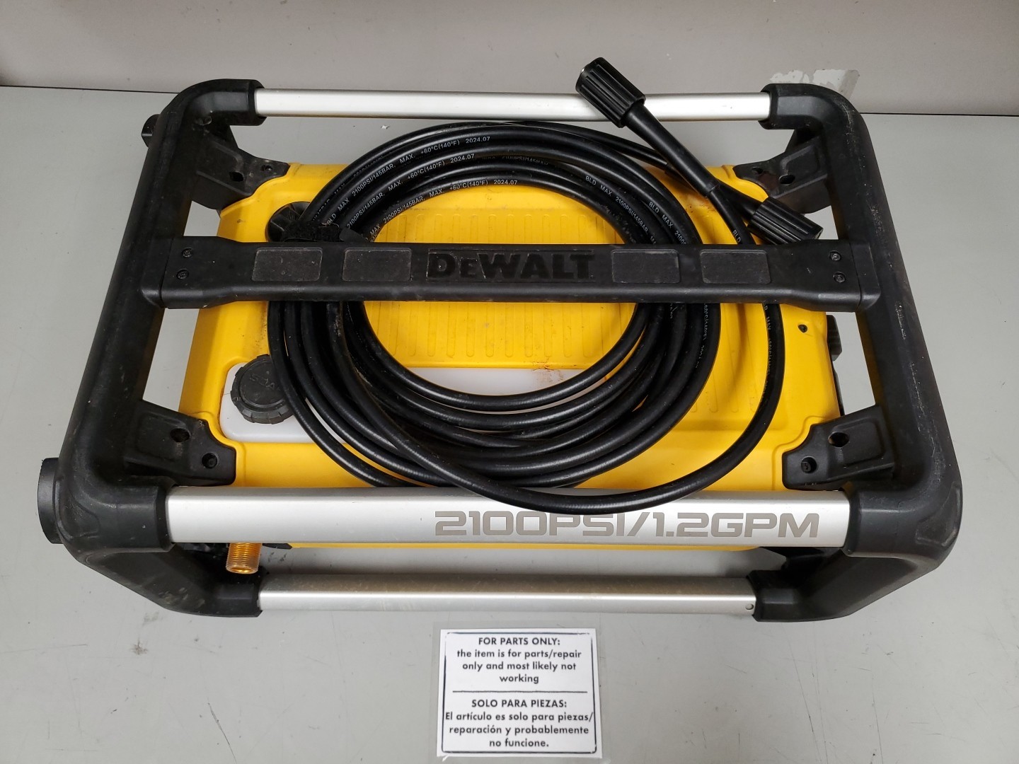DeWALT (DWPW2100) 2100 PSI 1.2 GPM 13 Amp Pressure Washer (FOR PARTS ONLY)