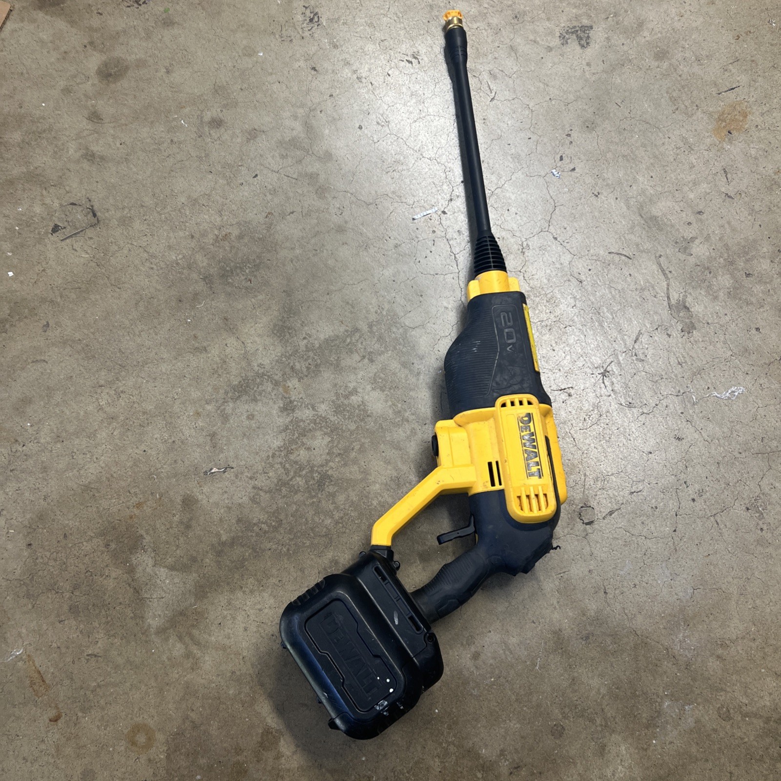 USED DEWALT DCPW550 20V Cordless 550PSI COLD WATER PRESSURE WASHER (QUI003319)