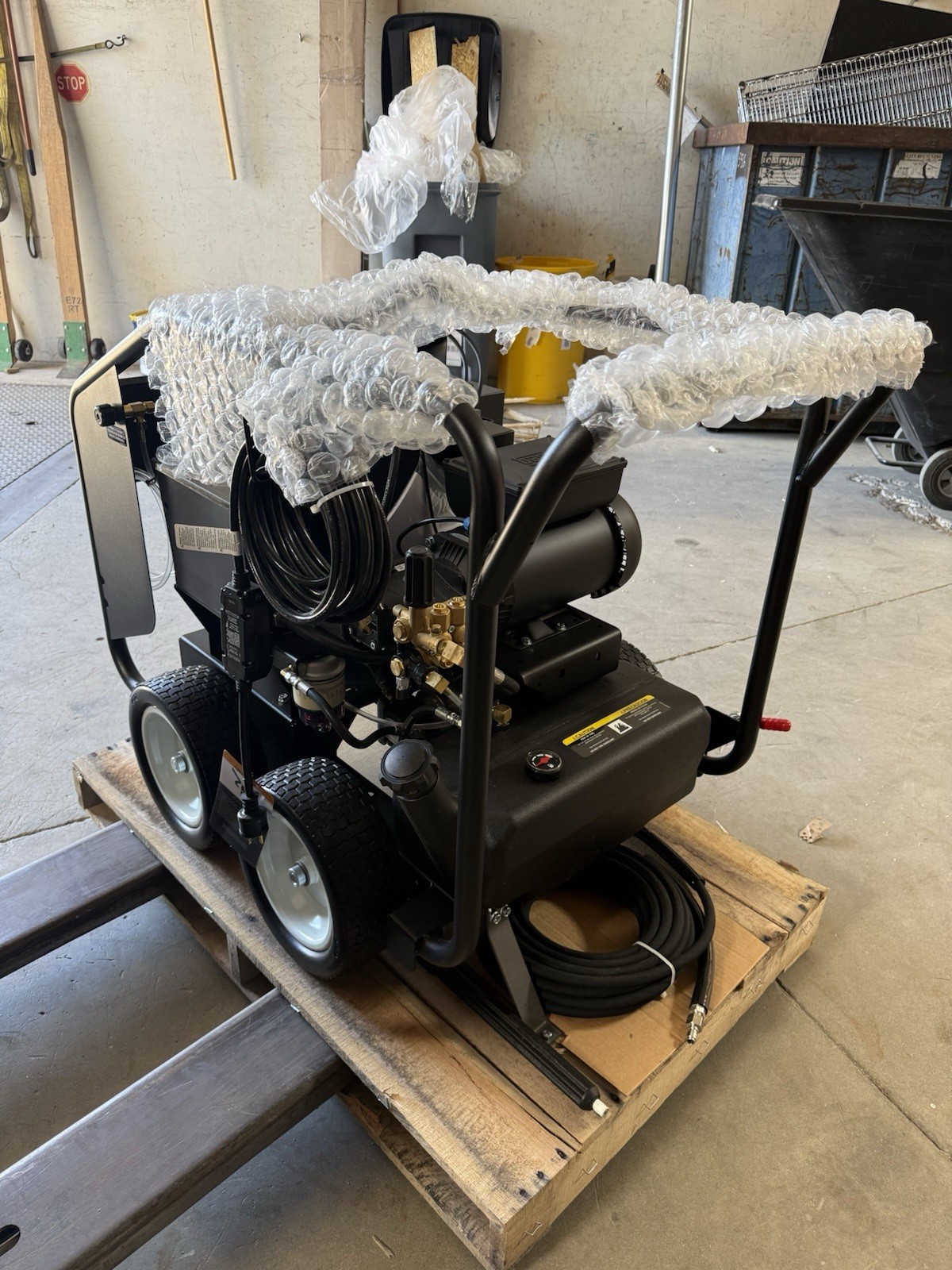 MI-T-M GH-1502-0GA10 Electric Pressure Washer Cart 120 V 1Ph 1,500 psi 2 gpm 2hp