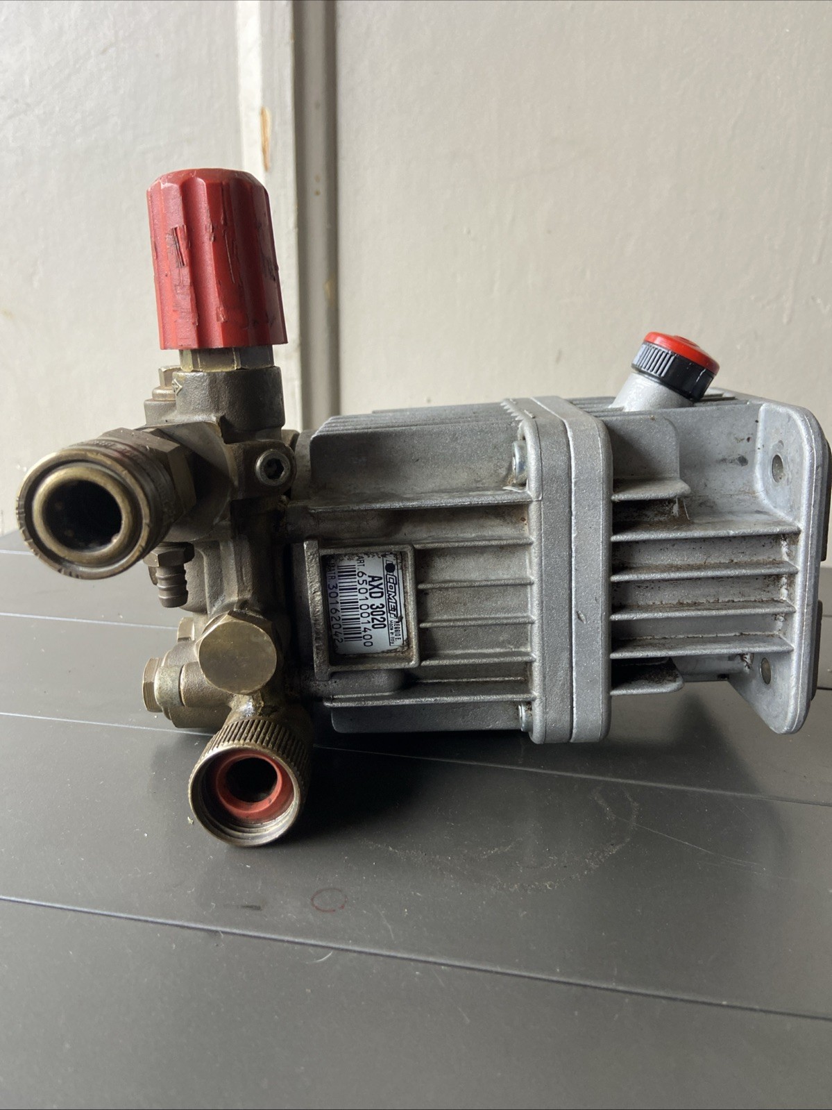 Comet AXD 3020G Pressure Washer Pump – LOW PRESSURE – PARTS OR REPAIR