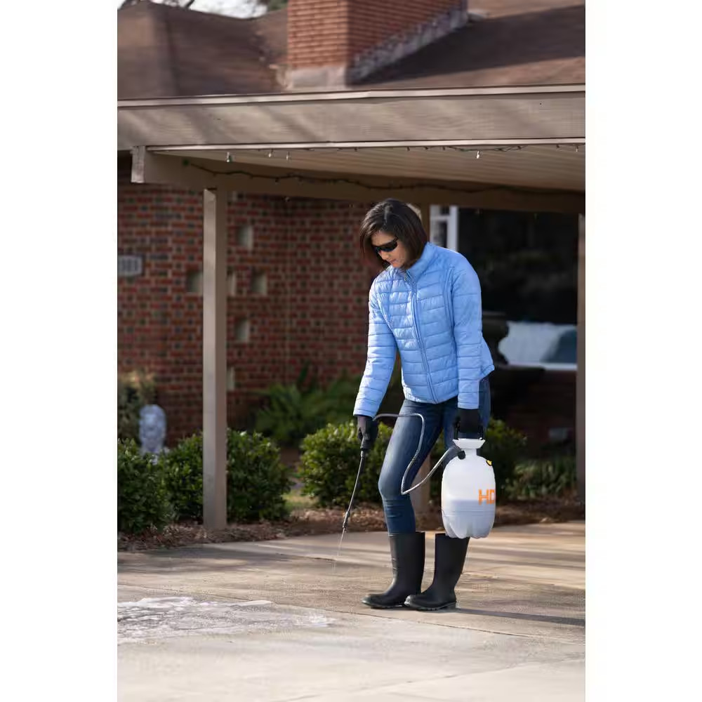 1 Gal. Concrete and Driveway Degreaser Concentrate Pressure Wash Dissolves Greas