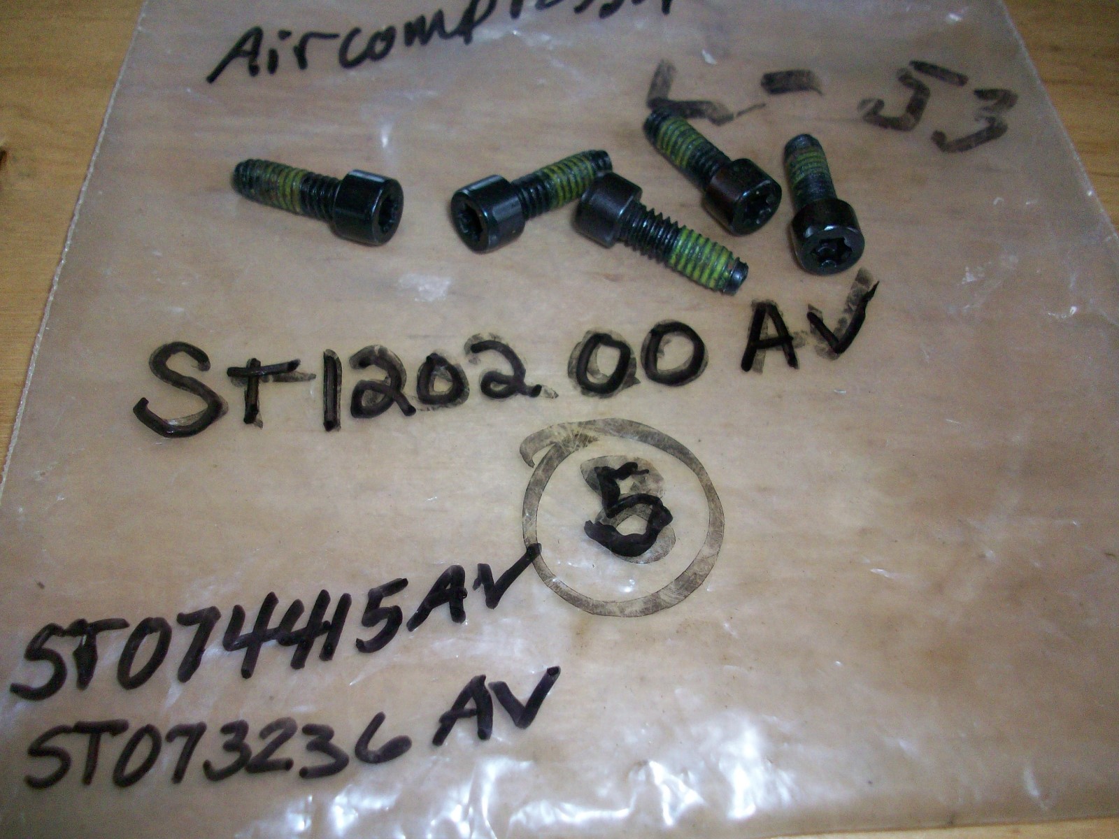 (21 pk) ST120200AV Form Screw 1/4-20 x.75 *