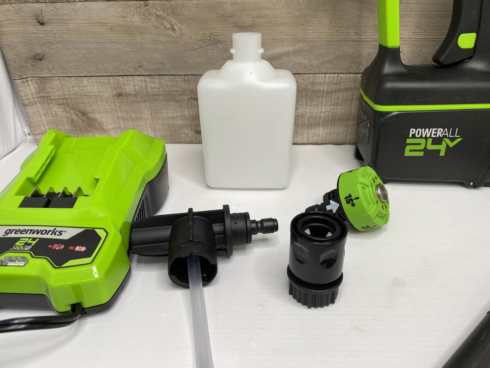 Greenworks 24V 600 PSI Pressure Washer Cordless Power Cleaner w/ (2) Batteries