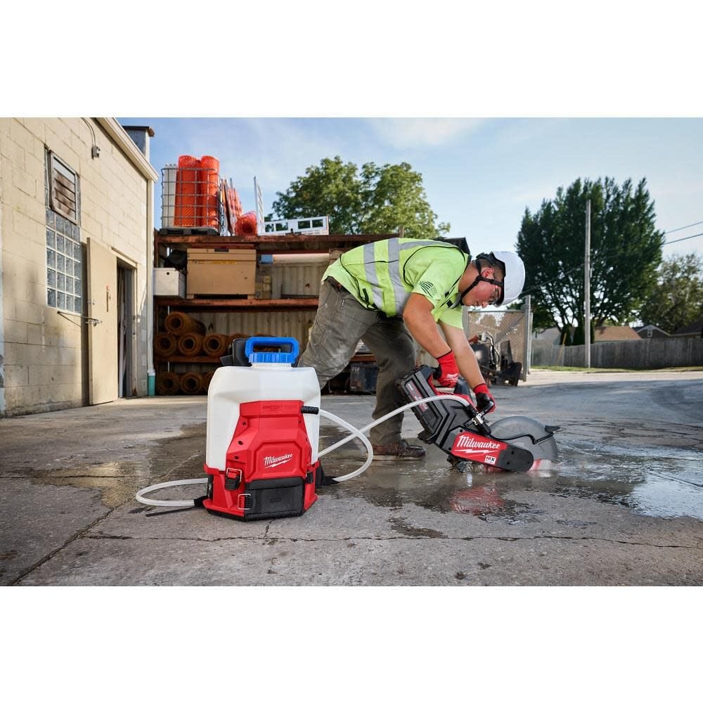 Milwaukee 4-Gallon Water Supply Tank Assembly With Switch Tank