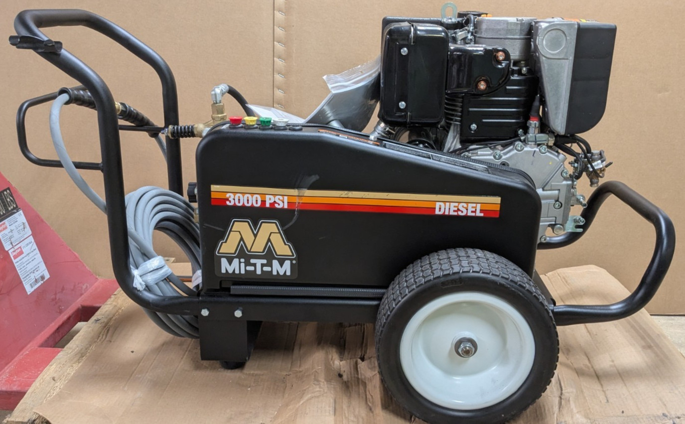 New Dented Mi-T-M Gc-3004-0Mkd 3000 Psi 3.9 Gpm Pressure Washer Kohler Diesel