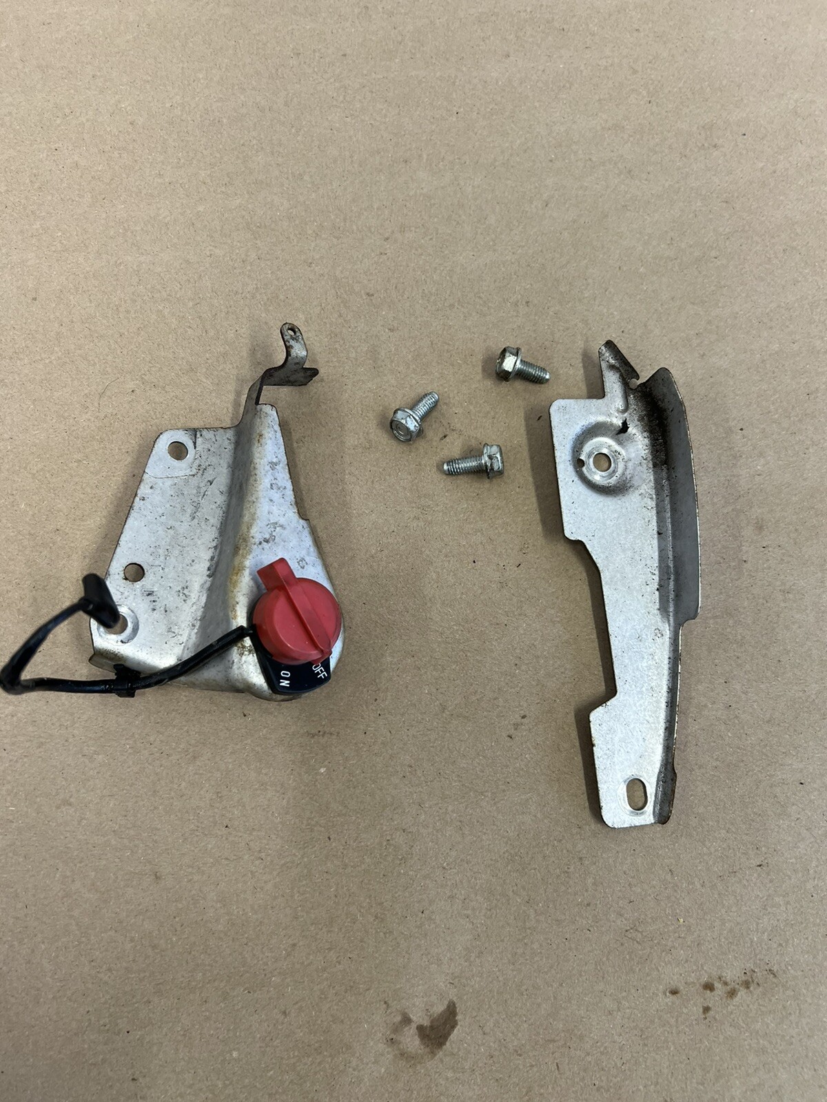 Honda XR2600 5.0 HP Run Stop Switch & Brackets B240