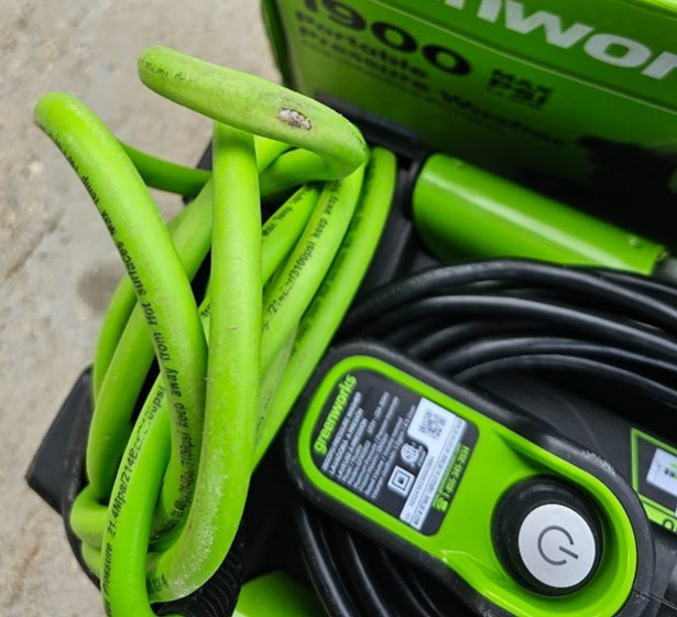 Greenworks 1900-PSI 1.2-GPM Cold Water Electric Pressure washer with Spray Tips