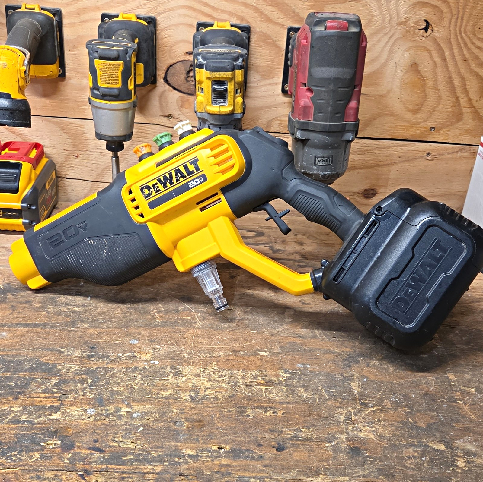 DEWALT DCPW550 20V Cordless Cold Water Pressure Washer 550 PSI Wand Hose