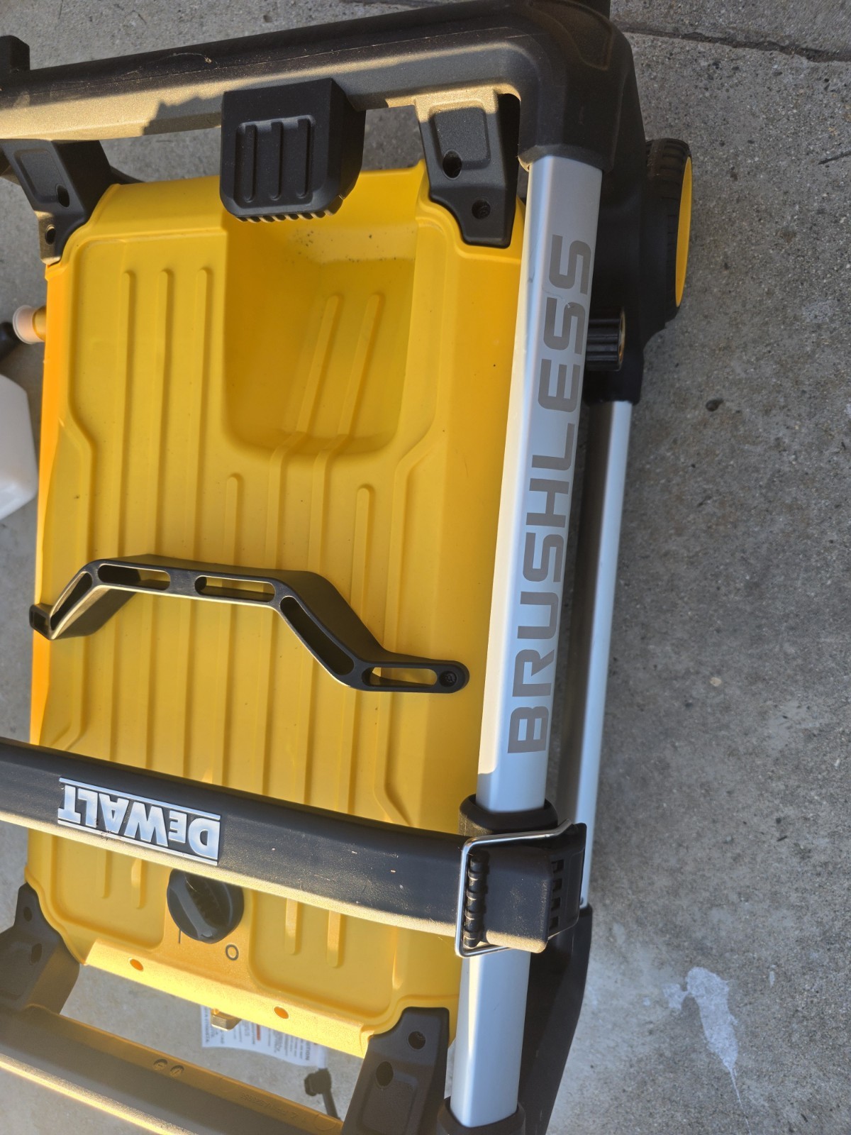 DEWALT DWPW3000 3000-MAX PSI 1.1-GPM Brushless Electric Pressure Washer