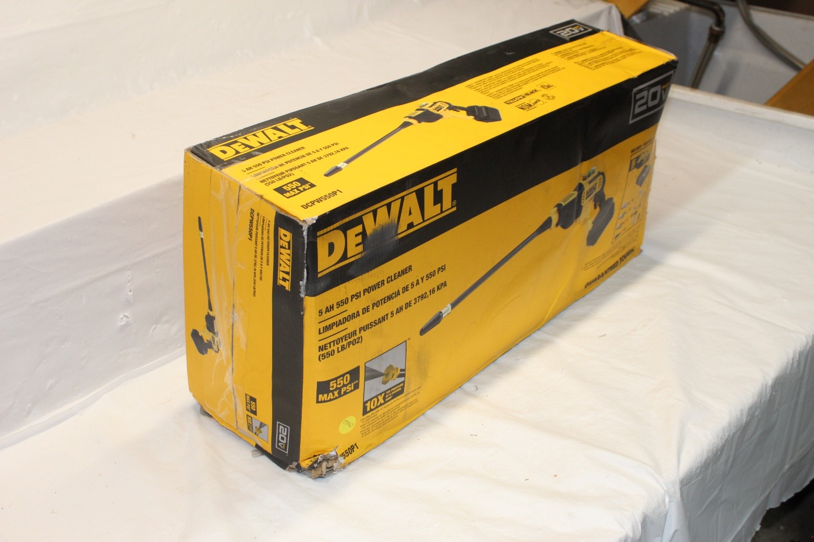 [NEW] (DCPW550P1) DEWALT 20V MAX* 550 PSI Cordless Power Cleaner Kit P12