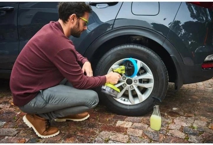 Ryobi Green 18V Power Scrubber – Lightweight & Waterproof Cleaning Tool