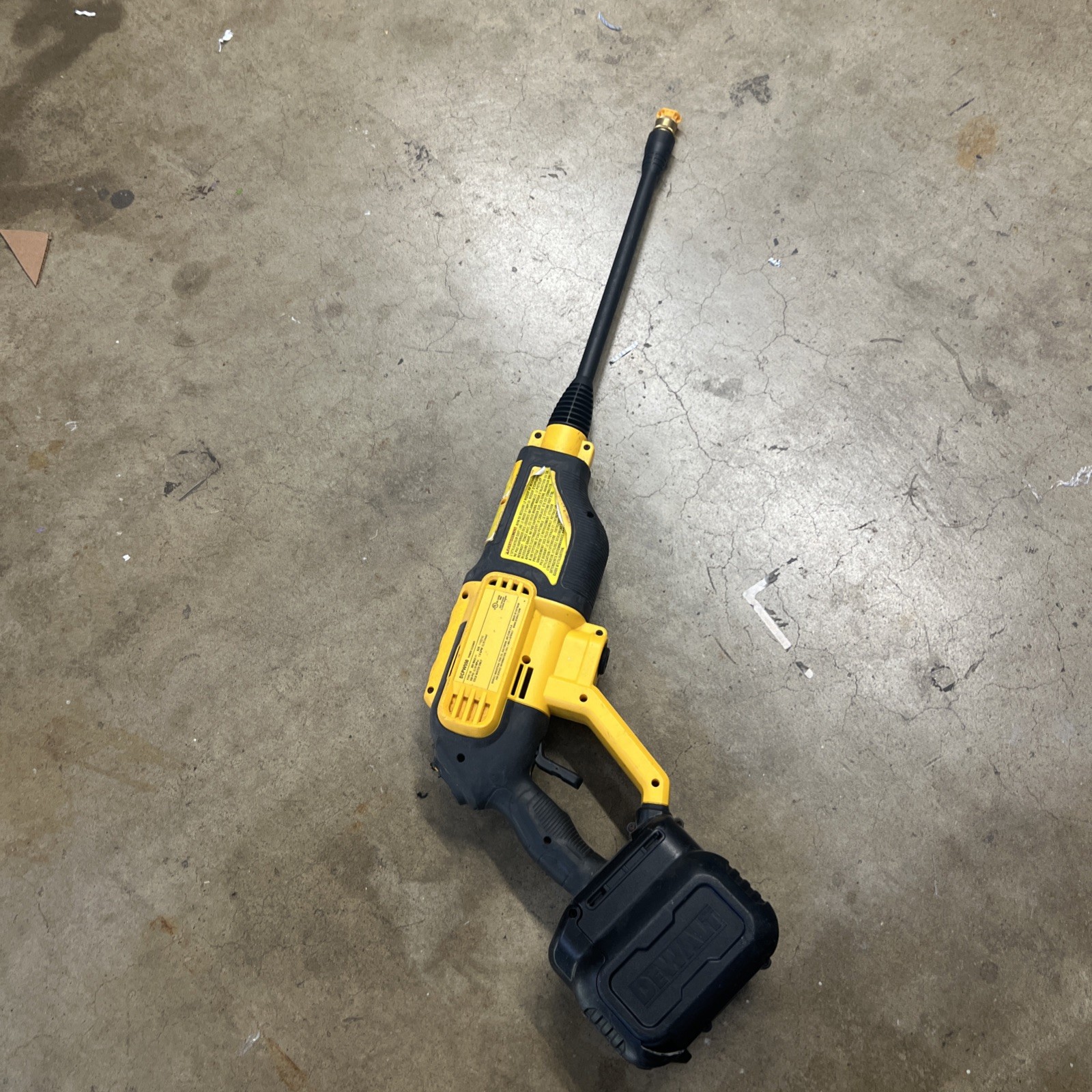 USED DEWALT DCPW550 20V Cordless 550PSI COLD WATER PRESSURE WASHER (QUI003319)