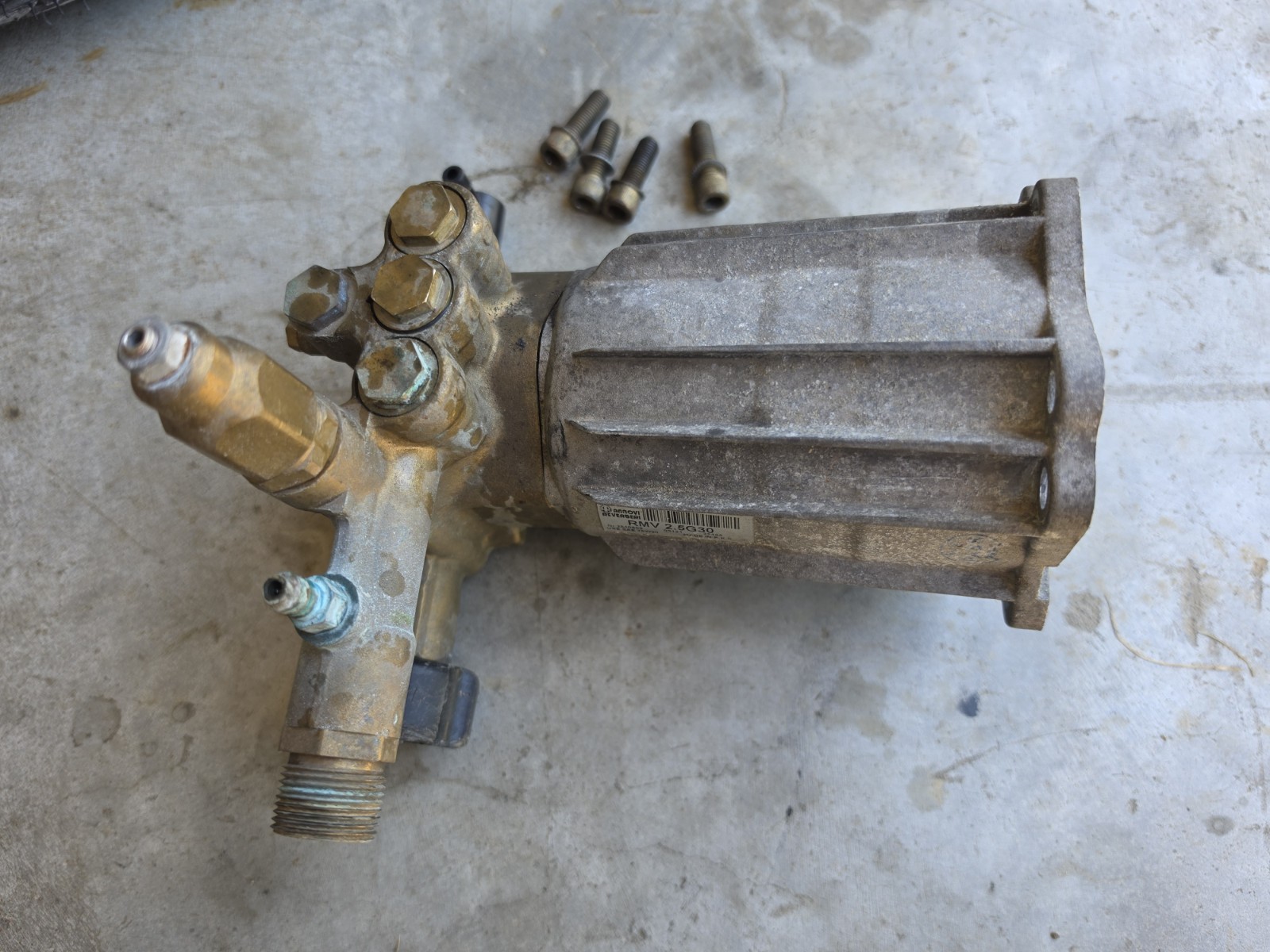 AR RMV2.5G30 PRESSURE WASHER PUMP AXIAL, 2.5GPM 3000 PSI, 3400 RPM, 3/4″ SHAFT