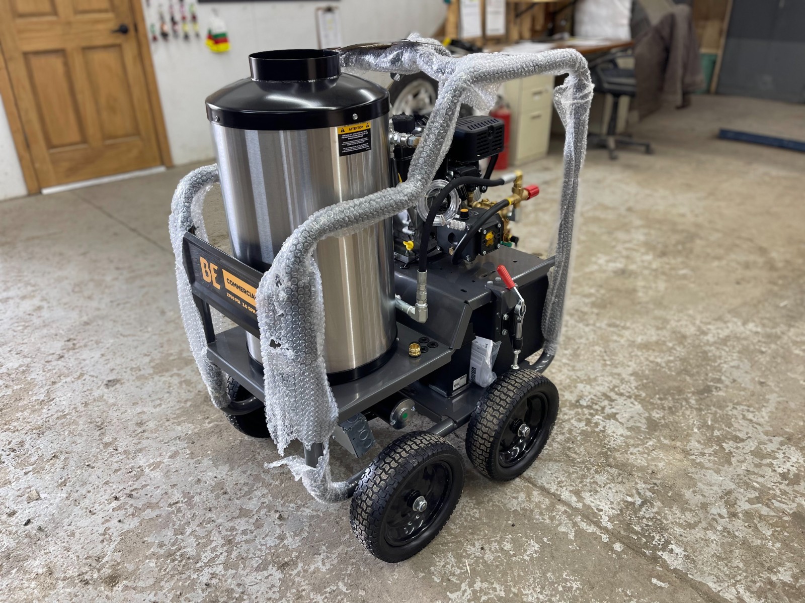 BE Commercial Hot Water Pressure Washer – Vanguard 200 AR Triplex 3.0GPM 2700PSI