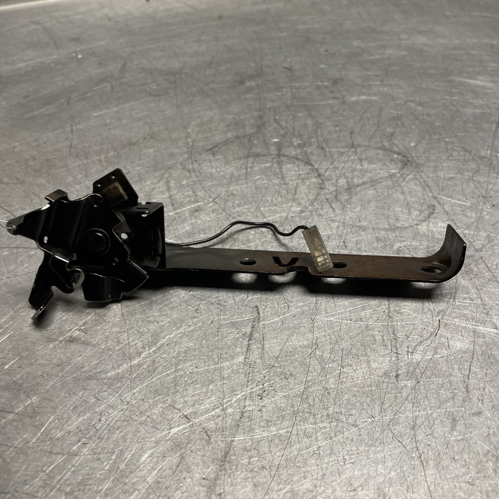 OEM GOOD USED BRIGGS 10A902-0156-01 CONTROL BRACKET 691445