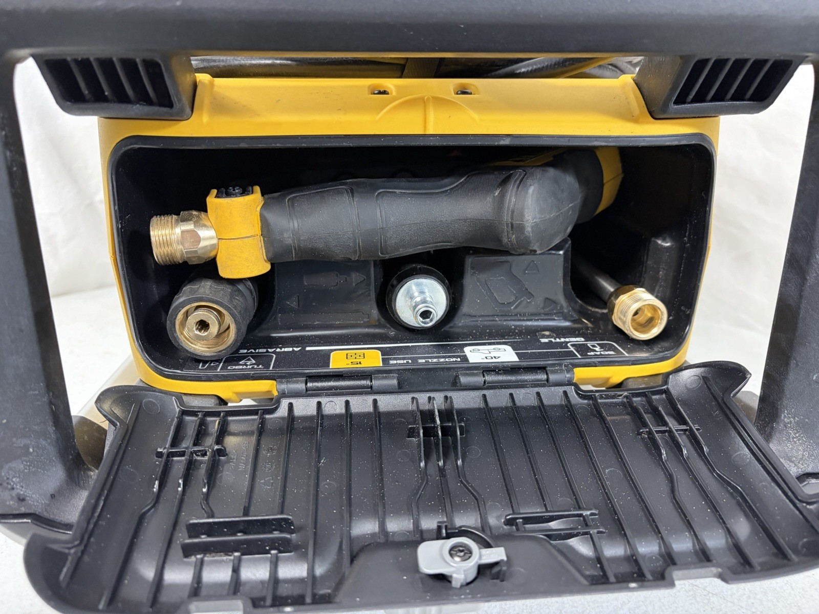 DEWALT 2100 PSI 1.2 GPM 13 Amp Cold Water Electric Pressure Washer DWPW2100