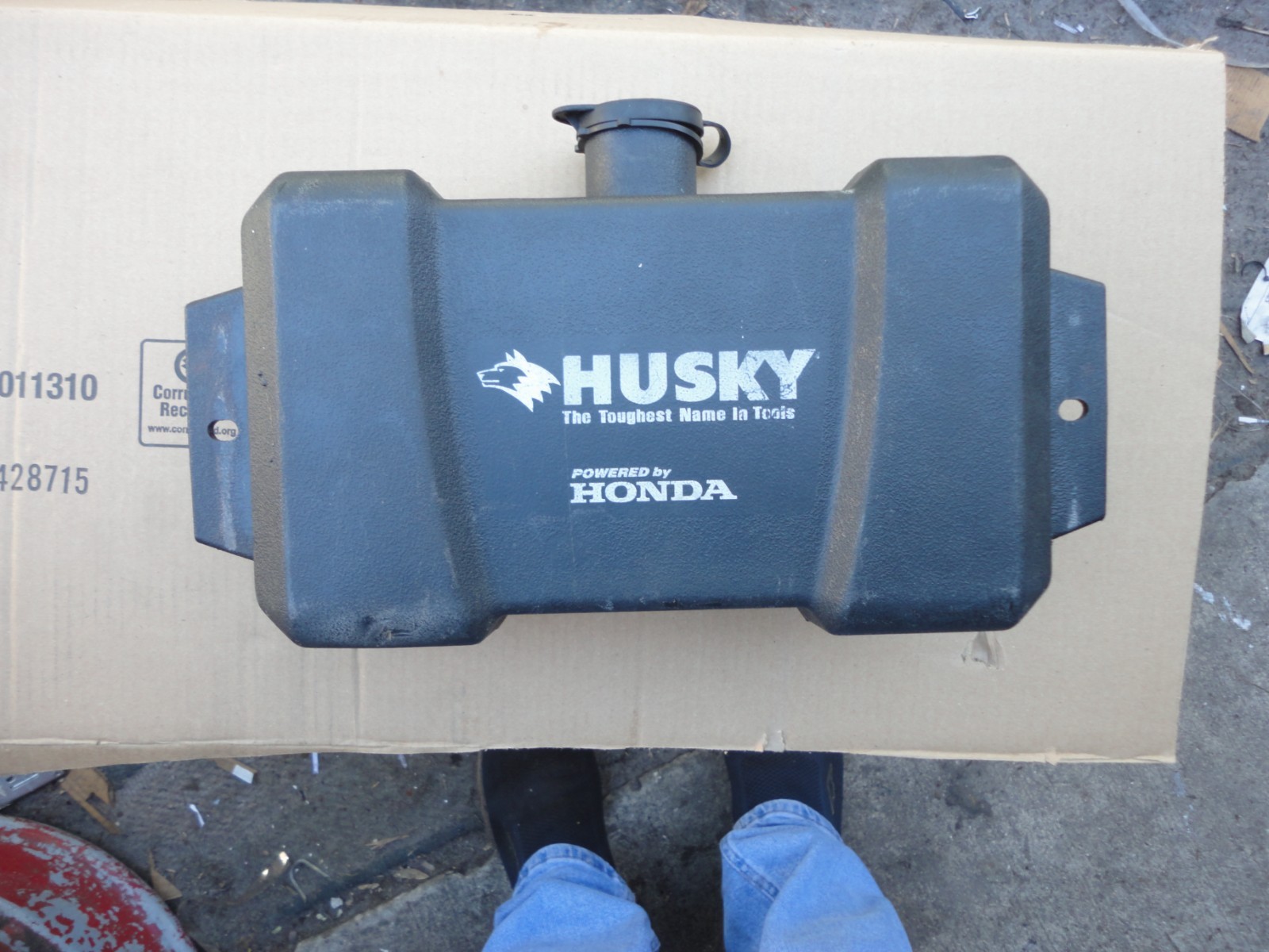 Husky Pressure Washer HU80709A – Soap Tank 518792002 (SMALL DING,NO LEAKS)