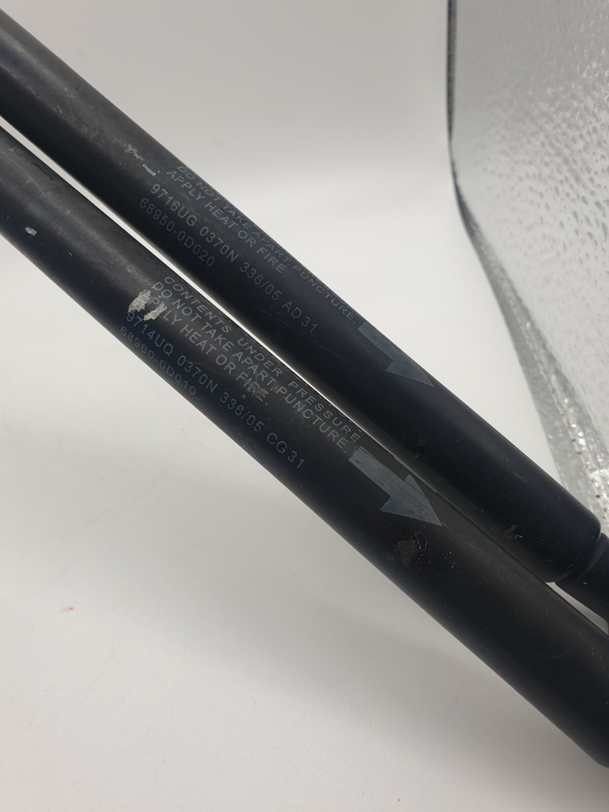 Toyota Yaris Mk2 2008 Tailgate Boot Struts Set Of Two 689500D020