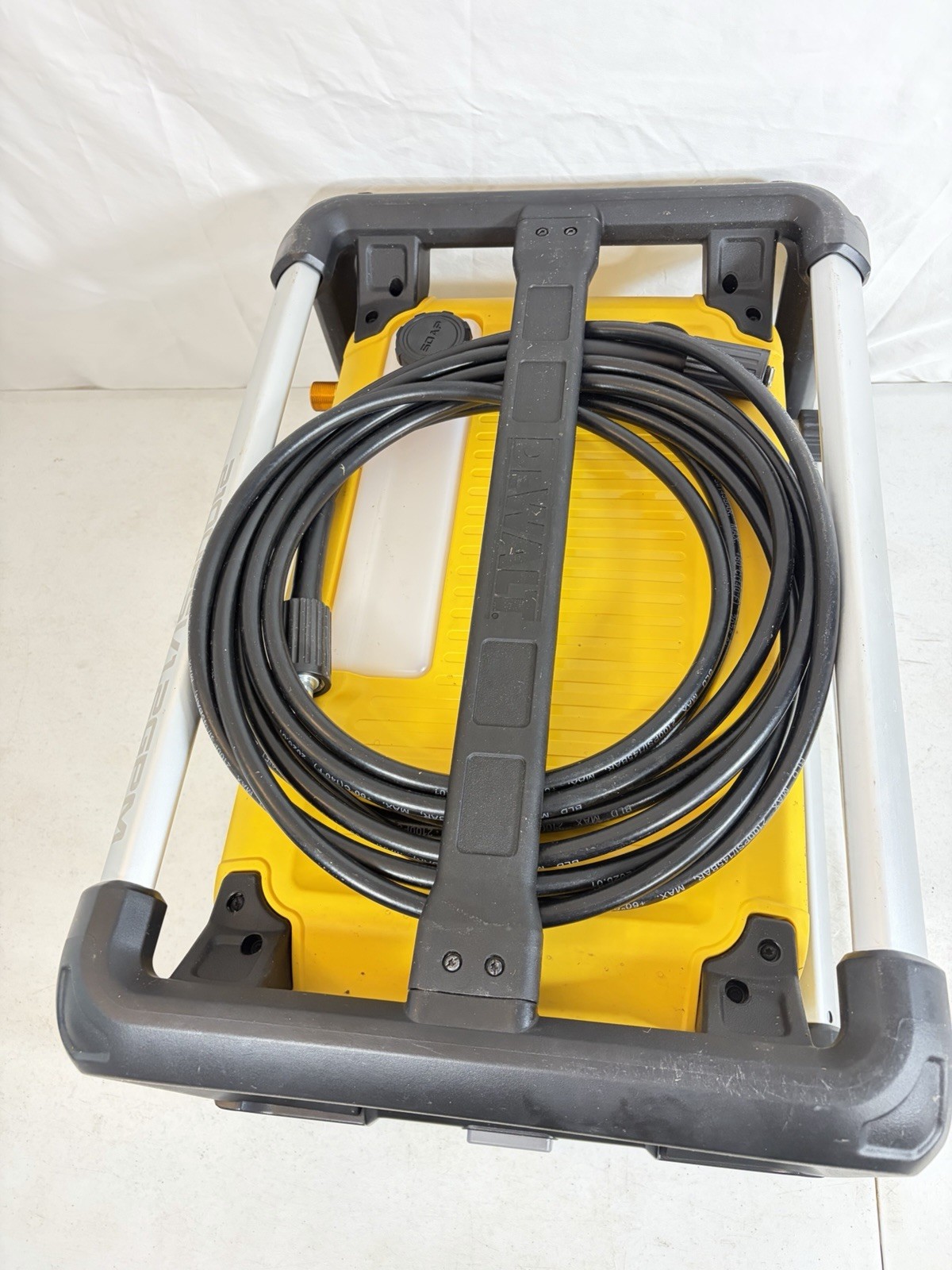 DEWALT 2100 PSI 1.2 GPM 13 Amp Cold Water Electric Pressure Washer DWPW2100